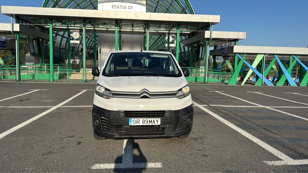 Inchiriere Auto Microbuz 8+1 (9) locuri renta a car Van