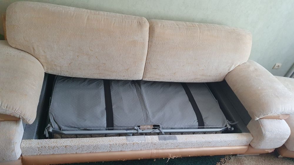 Продам диван мягкий.