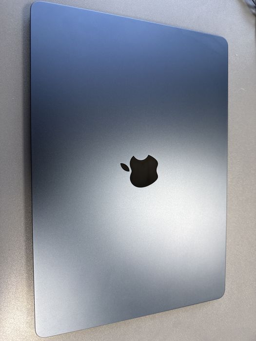 Macbook m3 8 gb  512 gb
