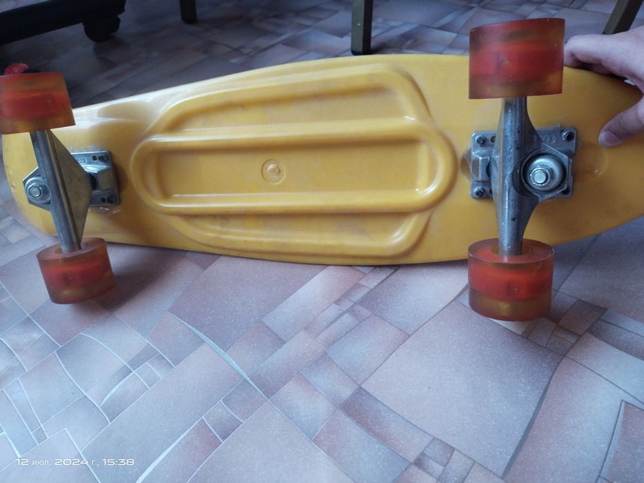 Продам скейт- пениборд