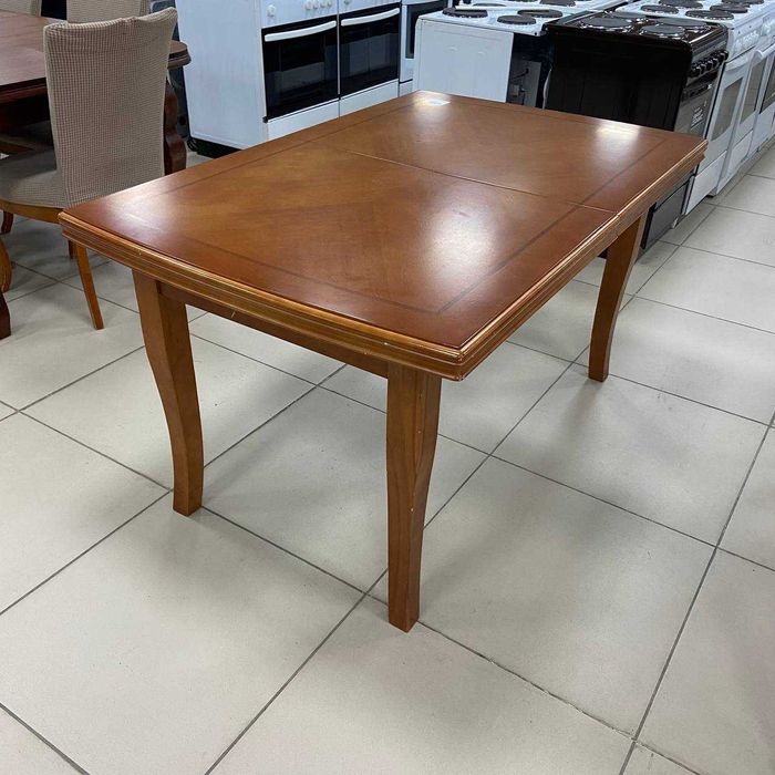 БУ Стол раздвижной в хорошем состоянии. Бесплатная доставка!