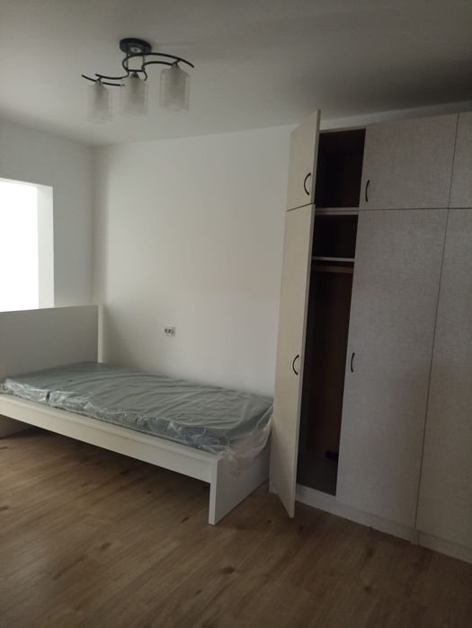 Apartament cu 3 camere de închiriat