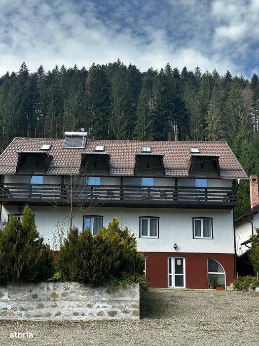 Casă de vânzare, 2 etaje, curte mare
