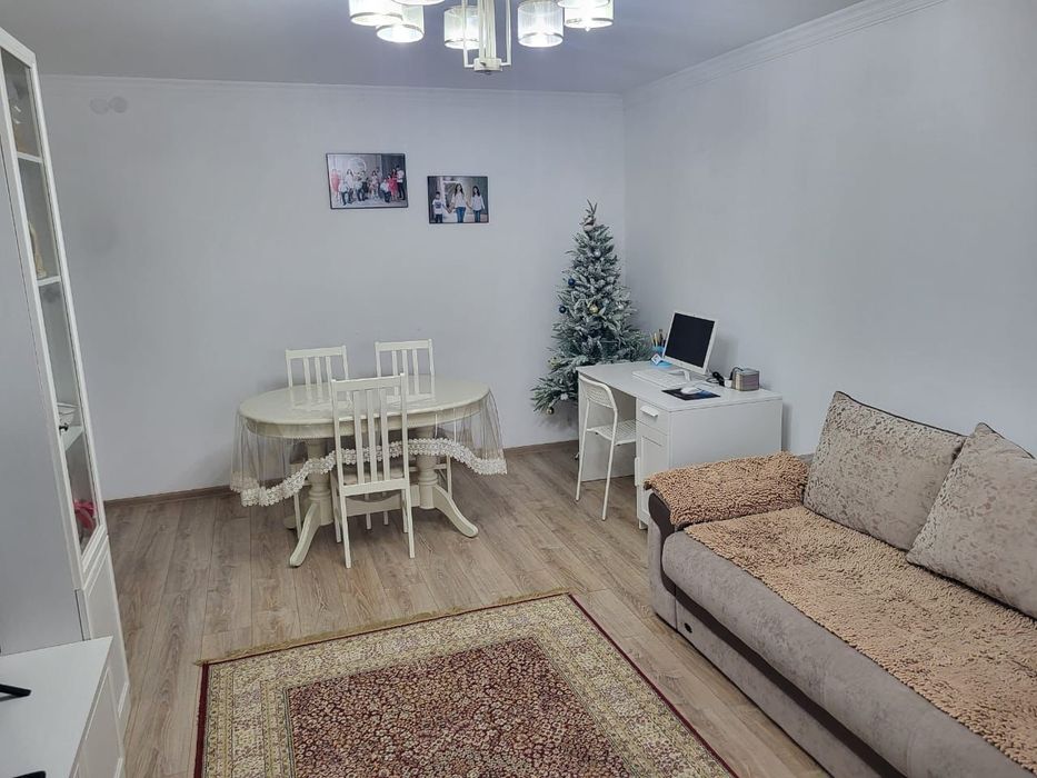 Обеденный стол .