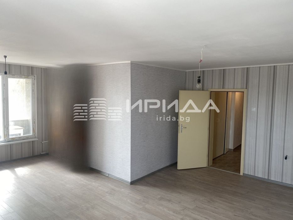Голям тристаен апартамент в младост 1