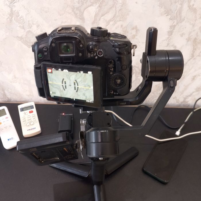 Lumix gh4 12-60 sotiladi