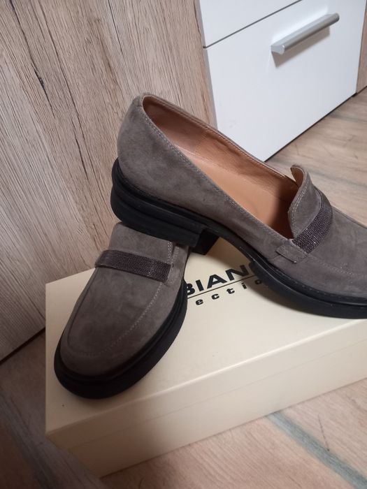 Обувки от естествен набук