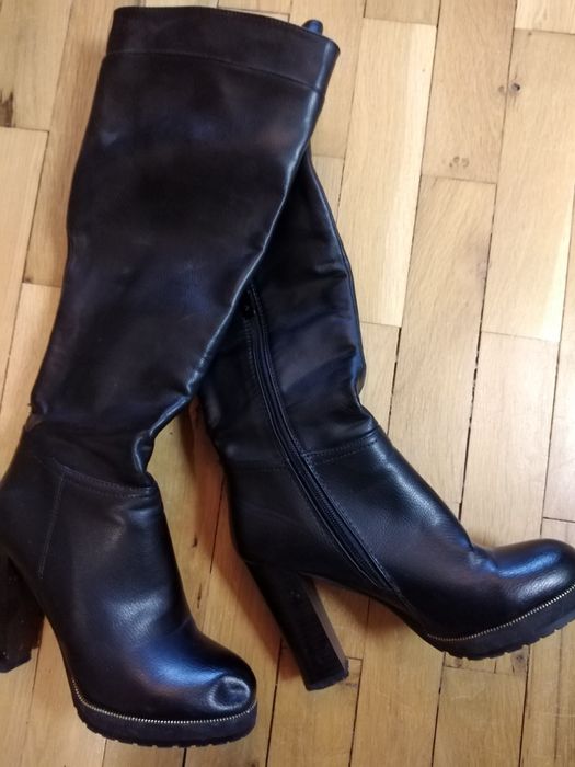 Дамски боти и ботуши с висок ток и платформа, 37 номер. (Роберто Заго)