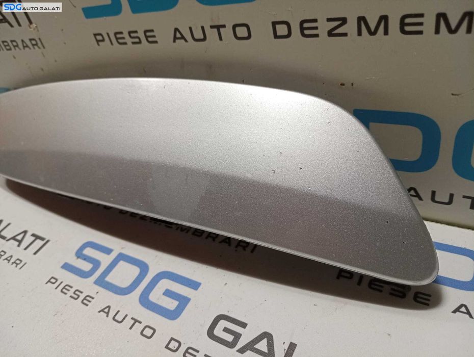 Bandou Ornament Dreapta de pe Spoiler Bara Fata Volkswagen Jetta 3 2005 - 2010 Cod 1K0807718B [M4890]