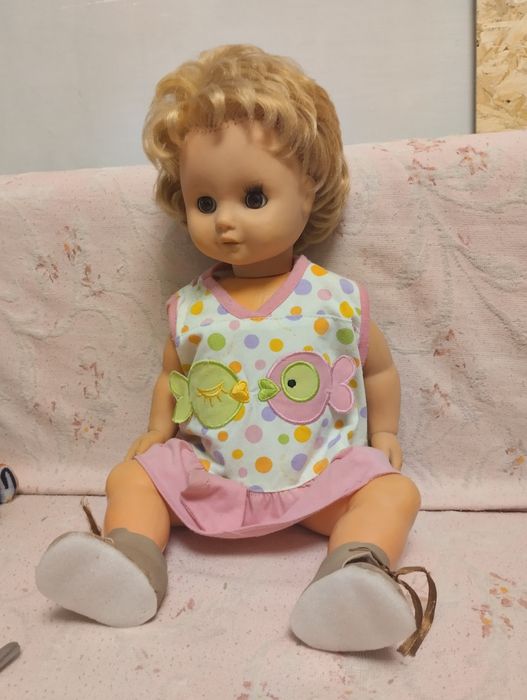 Продам куклу ГДР и кроватку советскую.