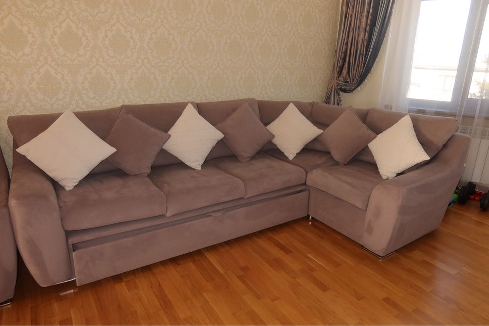 Диван серого цвета