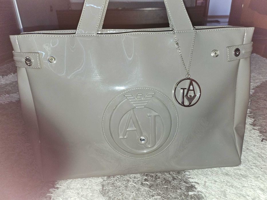 HUGO Boss естествена кожа,Armani Jeans сив лак,DKNY с дълга дръжка