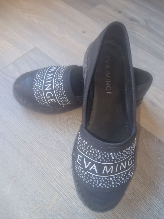 Vând espadrile piele