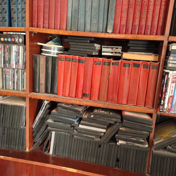 Tarixiy kitoblar va uyin disklari