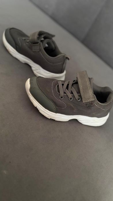 Продам кроссовки детские