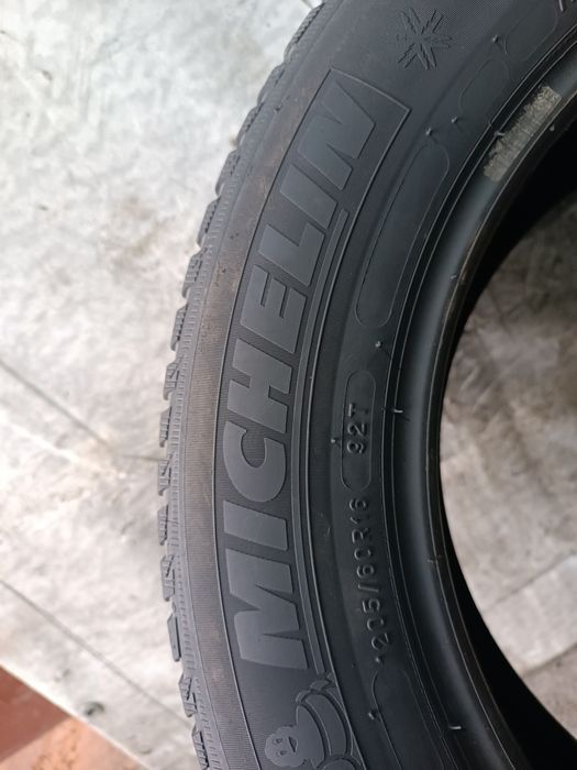 205/60/16 Michelin