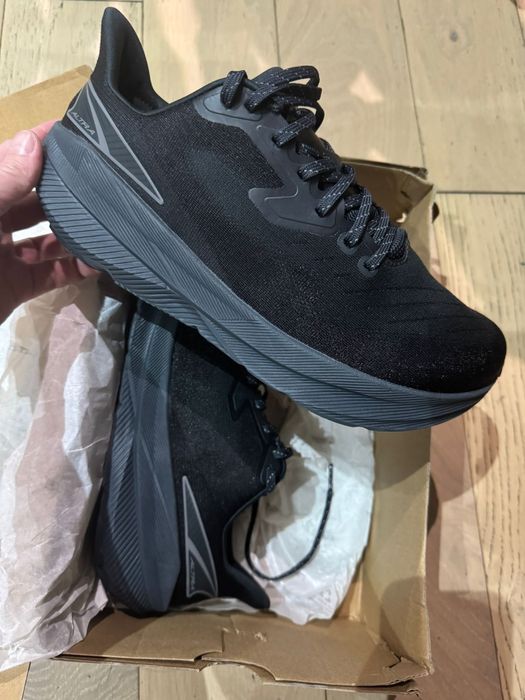 Altra Experience Flow (Triple Black)