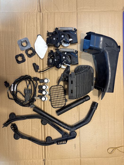 Set incuietori capota F30