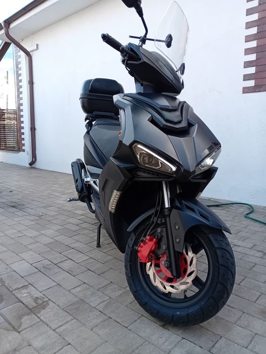 Proprietar vând scuter 125cc impecabil