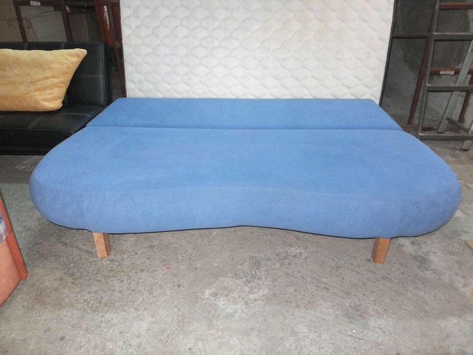 Canapea extensibila 140x200 cu lada de depozitare si perne decor