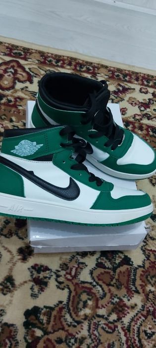 Новая обувь в классном состоянии