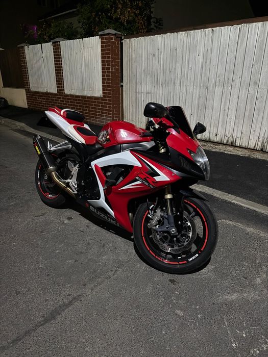 Vând gsx-r k7 600