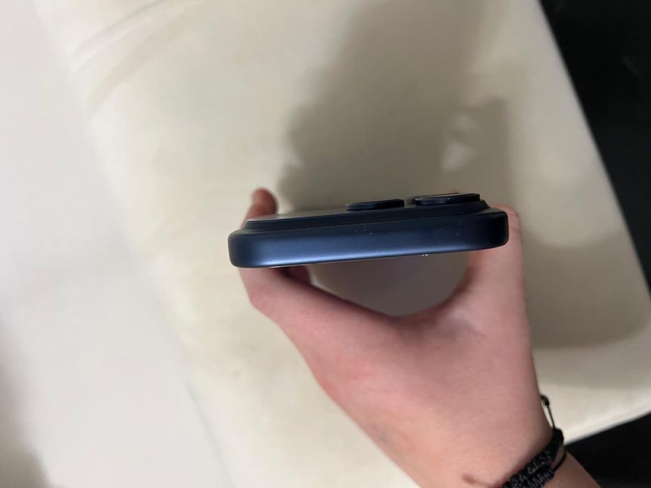 Vand iphone 17 pro deep blue