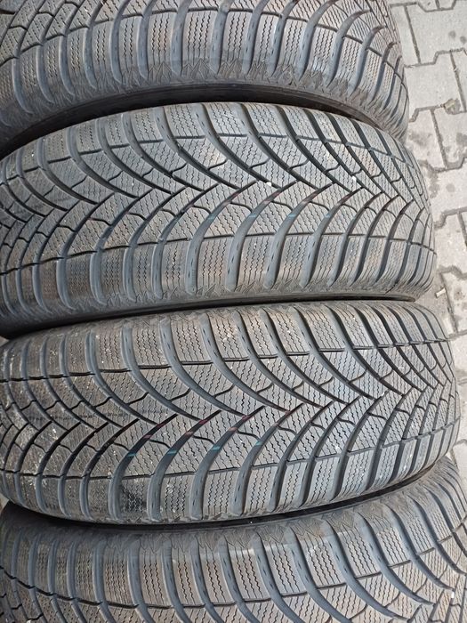 Гуми 205/60/16 Семперит