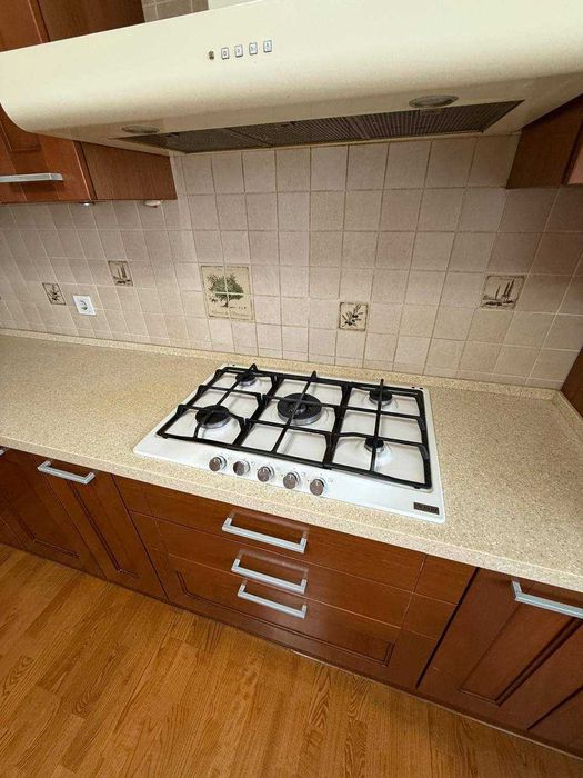 Продам 4 комнатную квартиру