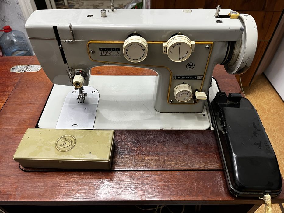 Продам швейную машину ПОДОЛЬСК 142