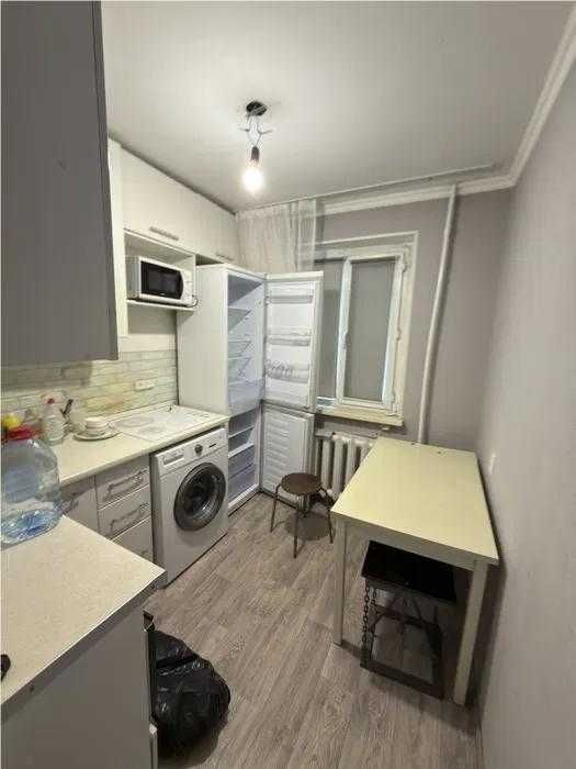 Продам 2 комн на 2 квартале (рядом 18мкр)