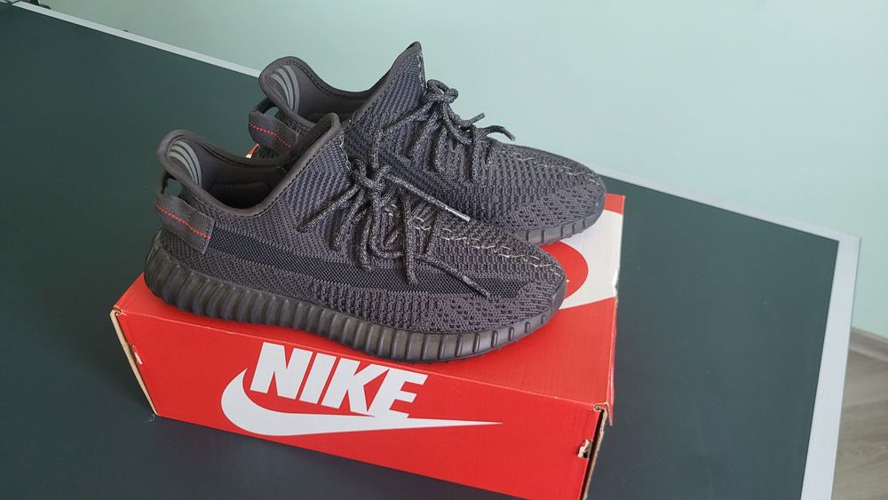 Yeezy 350 Black Static