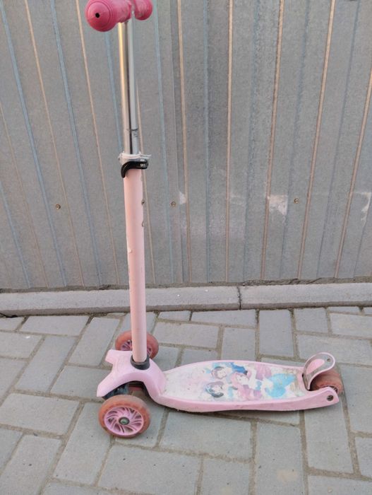 Детский трёхколёсный самокат