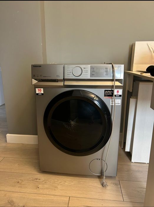 Стиральная машина Toshiba 8 кг в отличном состоянии.