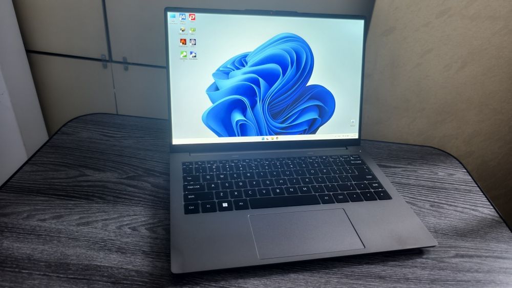 Ультрабук 14" Ryzen 7 8745hs 780m