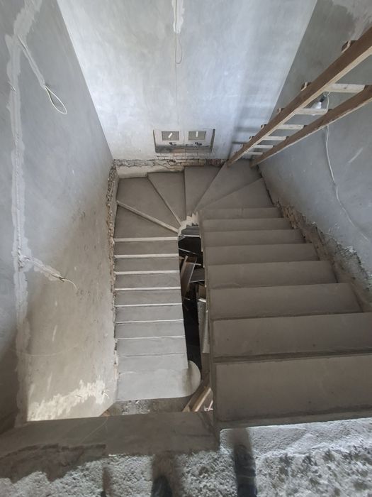 Beton zinalar xizmati tez va sifatli mustahkam quyib beramiz.