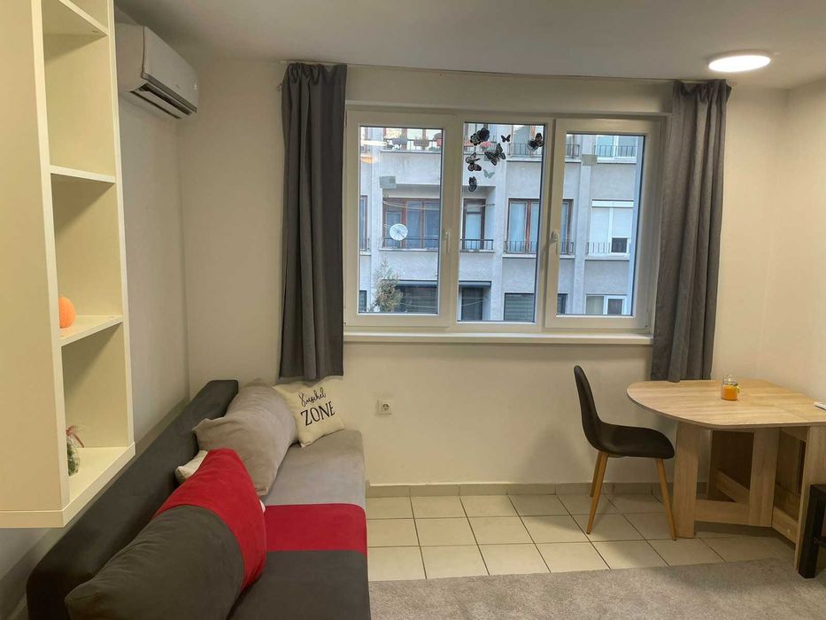 Дава се под наем Едностаен апартамент в София, Център - 21 кв.м за 430 € - Снимка #1