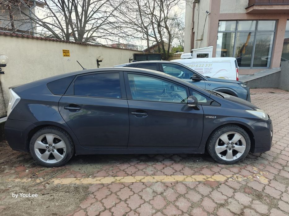 Vând Toyota  Prius 3