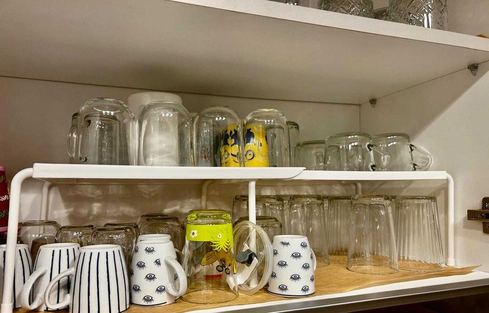 Разтягащ се рафт органайзер за чинии, чаши, обувки и др.