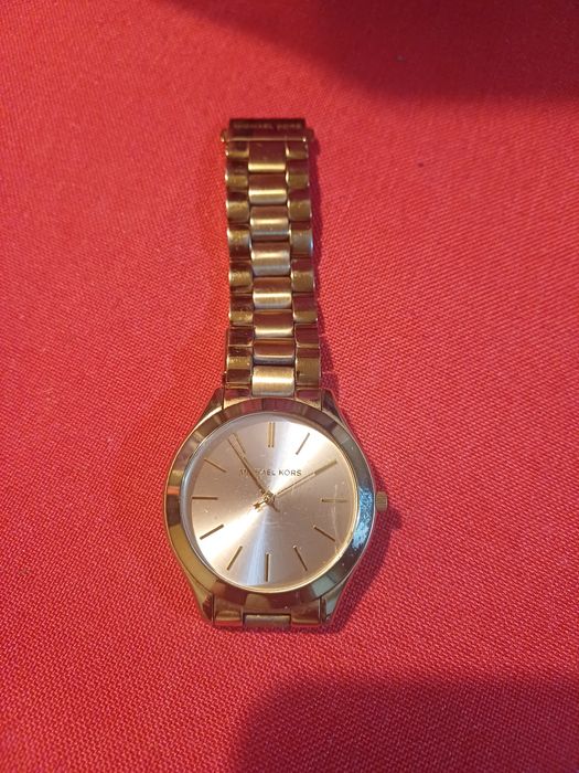 Продавам оригинален часовник Michael Kors