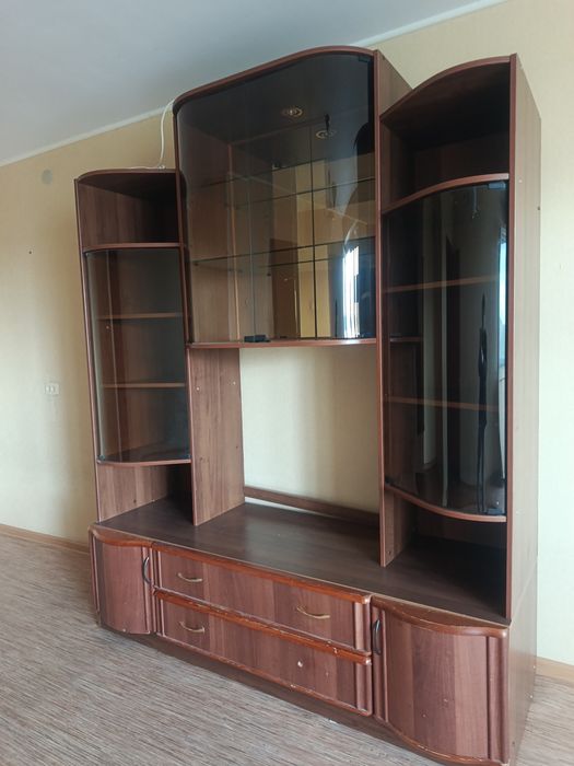 Шкаф- тумба под телевизор с темным стеклом