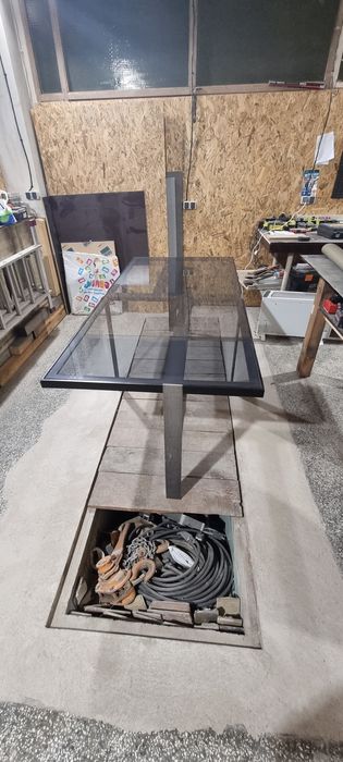 Масивна стъклена маса