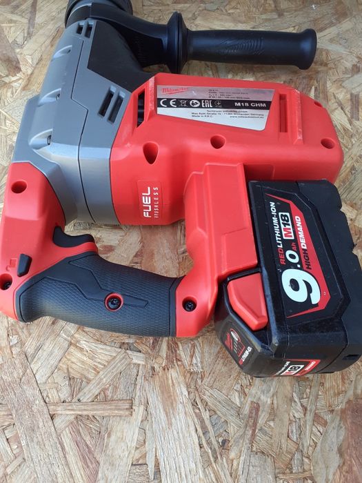 Milwaukee rotopercutor pe acumulatori