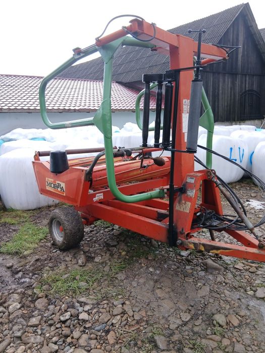 Înfoliator de baloți.