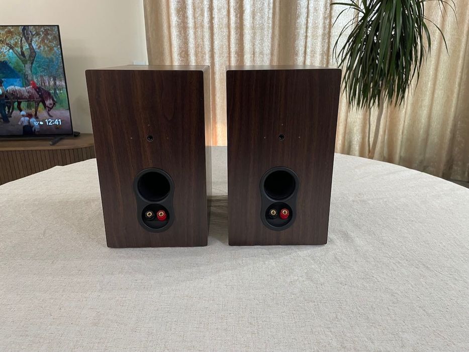 Hi-Fi Тонколони PSB Alpha P5 + Стойки за тонколони NorStone Stylum 2