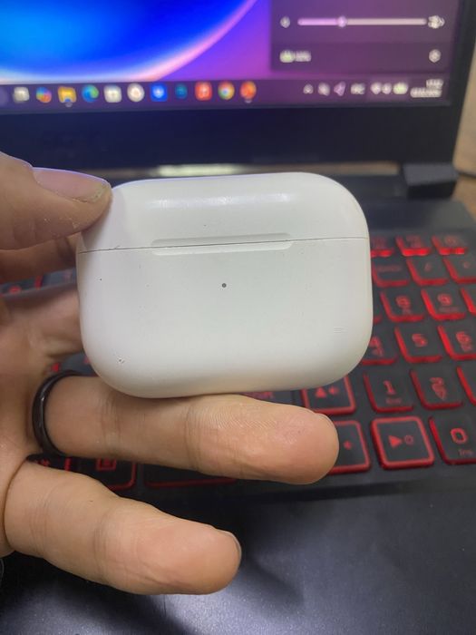 Airpods Pro. Оригинал. Кейс+ один наушник