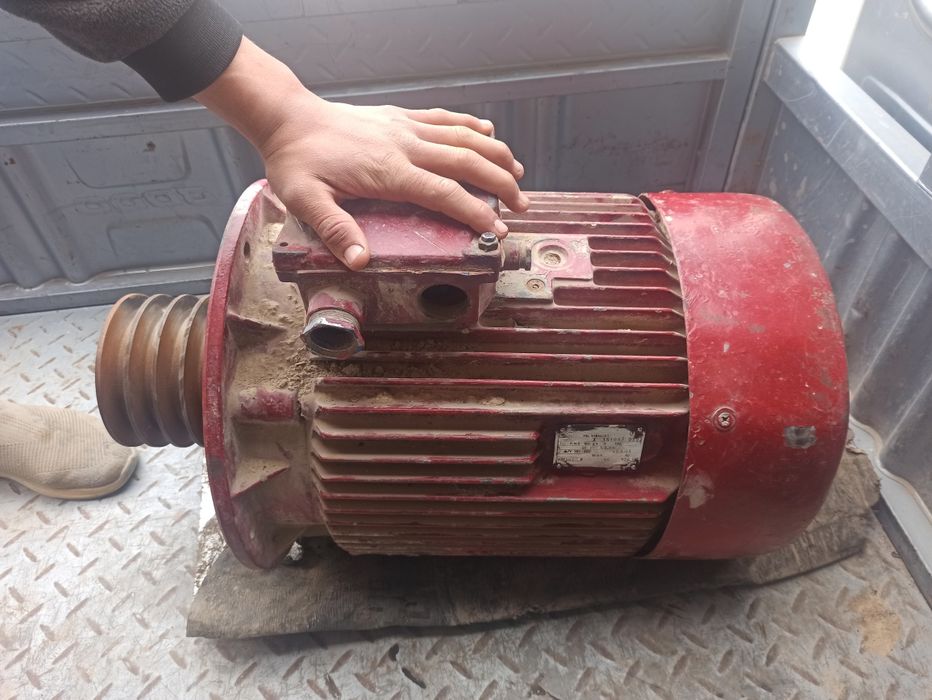 Elektr mator 22 KVT,  1500 abarot daqiqasiga, Germanskiy 6 million som