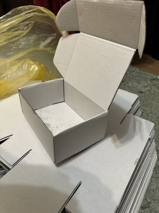 Коробка картонная 15х10х6см