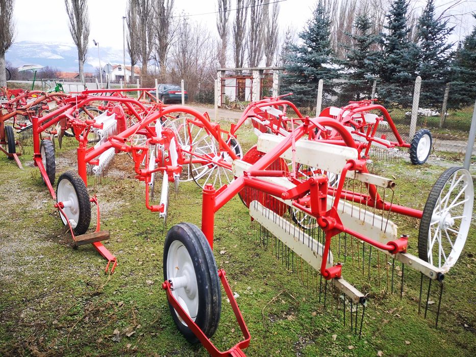 Продавам теглещи и моторни сеносъбирачи обръщачи