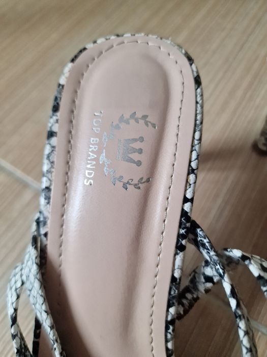 Женские босоножки